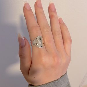 Migon Faget size 7 sand dollar ring in silver